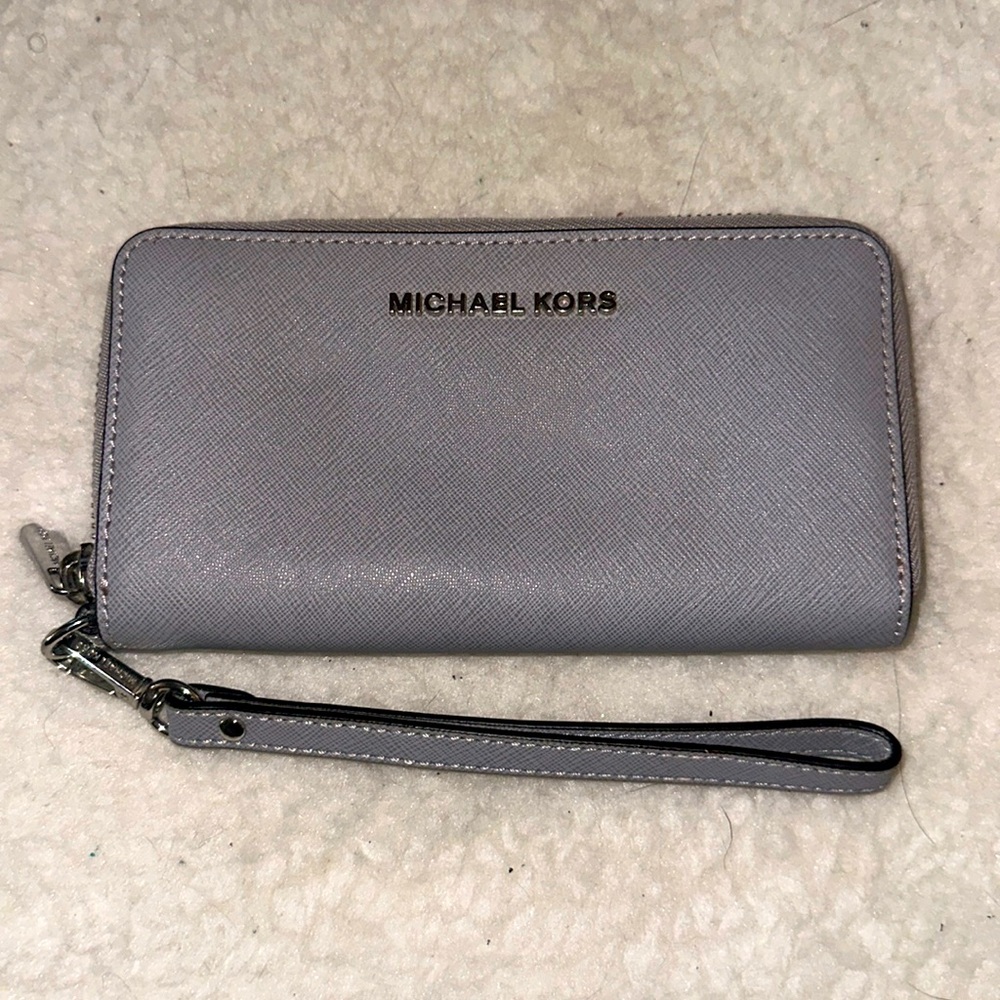 Michael Kors Wallet / Purse / Clutch / Wristlet silver gray zip around